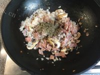 美味的蘑菇培根意面做法图解8)