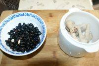 黑豆凤爪汤做法图解2)