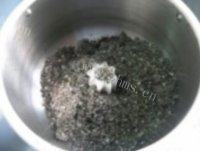 黑芝麻核桃粉自制做法图解2)