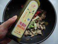 家常菜酸菜炒猪肉做法图解11)