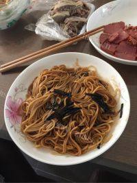 美味的葱油拌面