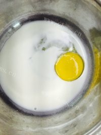 美味的香肠面包做法图解1)