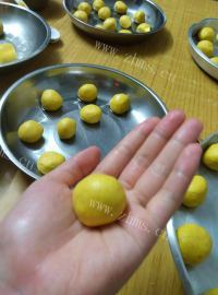 美味芝麻花生团子做法图解14)
