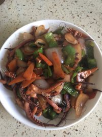 特色鱿鱼须炒洋葱做法图解6)