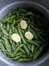 下酒菜盐水豌豆做法图解3)