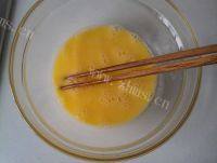 自制胡萝卜丝鸡蛋饼做法图解3)