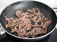家常菜干煸牛肉丝做法图解4)