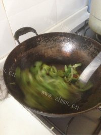 家常菜炒西兰花做法图解3)