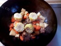 美味的鸡腿炖土豆糯玉米的做法图解八