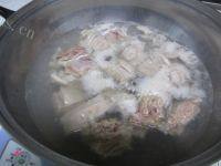 营养的当归生姜羊肉汤做法图解6)