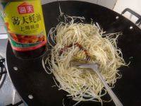 口感饱满的小炒豆芽做法图解4)