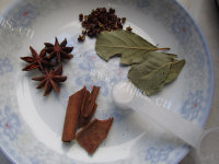 下酒菜五香花生做法图解2)