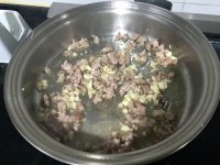 香喷喷的肉末炒茄子做法图解4)