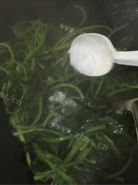 蒜蓉地瓜叶做法图解4)