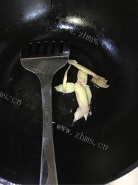 鲜美嫩滑的海带千张炖五花做法图解7)