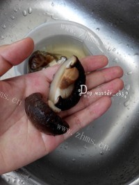 家常菜香菇红烧肉做法图解2)