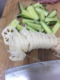 香气浓郁的水煮肉片做法图解2)