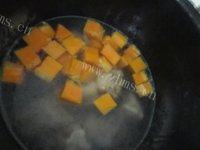 营养丰富的木瓜排骨汤做法图解5)