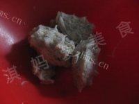 家常菜猪肉酸菜炖粉条做法图解3)