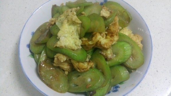 回味无穷的丝瓜炒鸡蛋