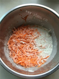 自制胡萝卜早餐饼做法图解1)
