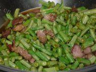 简易的肉丝炒豆角做法图解5)