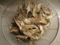 家常菜五花肉炒平菇做法图解1)