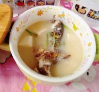美味的鲫鱼豆腐汤