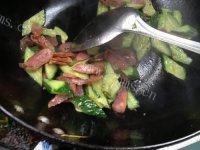 家常菜香肠炒黄瓜做法图解6)