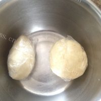 诱人的豆沙菊花酥做法图解2)