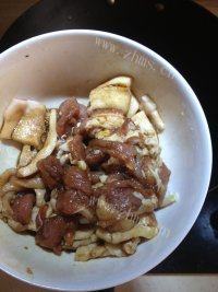 家常菜肉炒土豆片做法图解2)
