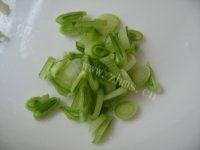 色味俱佳的丝瓜鸡蛋汤做法图解4)