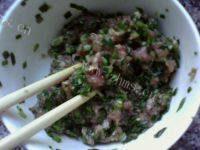 自己做的韭菜猪肉煎饺做法图解4)