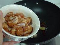 美味的香菇炖鸡腿做法图解9)