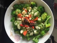 简单的凉拌黄瓜卷