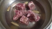 美味的海带猪骨汤做法图解4)