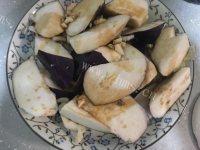诱人的蒜蓉蒸茄子做法图解3)
