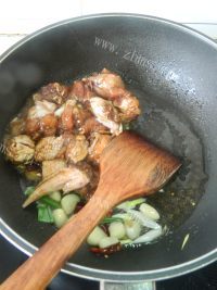 美味的黄焖鸡米饭做法图解5)