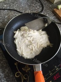 自制土豆蛋饼做法图解6)