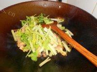 开胃的芹菜炒豆皮做法图解5)