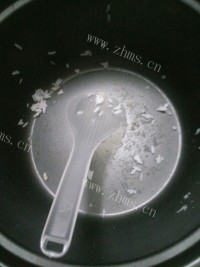 色泽鲜亮的蛋炒饭做法图解2)