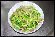 在家做的蒜苔炒肉