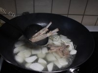 营养汤白萝卜黄芪羊排汤做法图解8)