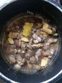 家常菜焖牛腩做法图解9)
