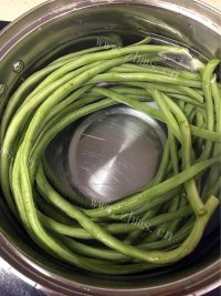 鲜美可口的凉拌豇豆做法图解3)