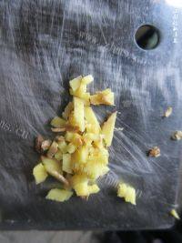 家常菜芹菜肉末做法图解3)