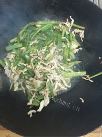 美味的青椒丝炒肉丝做法图解7)