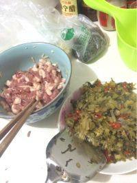 香鲜至极酸菜肉丝面做法图解1)