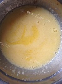 自制虎皮蛋糕卷做法图解3)