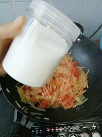 家常菜西红柿炒土豆做法图解8)